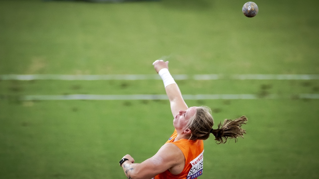 Jessica Schilder won een gouden medaille na de finale op het onderdeel kogelstoten in het Japan National Stadium.