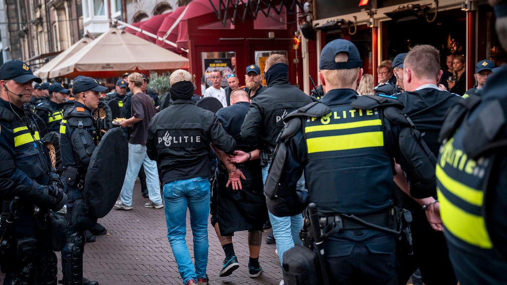 8 gewonden en 30 arrestaties na dag vol rellen in Den Haag: 'Dit gaat alle perken te buiten'