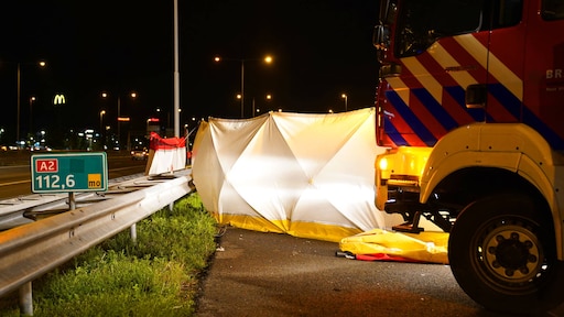Motorrijder overleden na ongeval op A2, bestuurder betrokken auto spoorloos