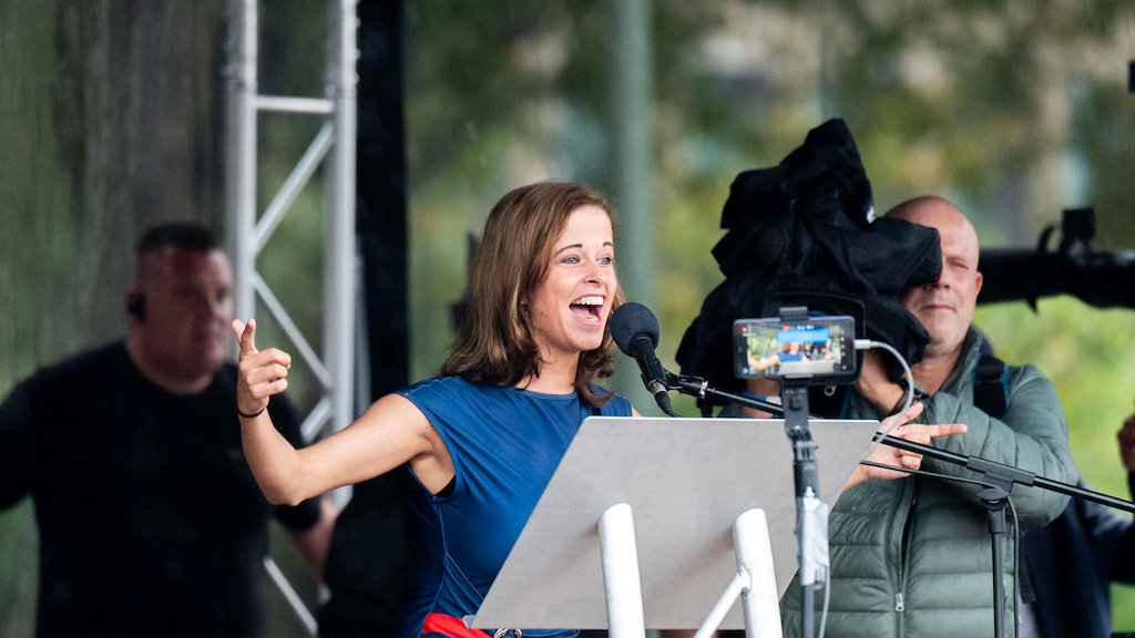De initiatiefnemer, die online bekend staat als 'Els Rechts', tijdens het protest.