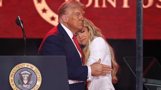 Afscheidsdienst Charlie Kirk drukbezocht, Trump noemt hem 'martelaar' voor vrijheid