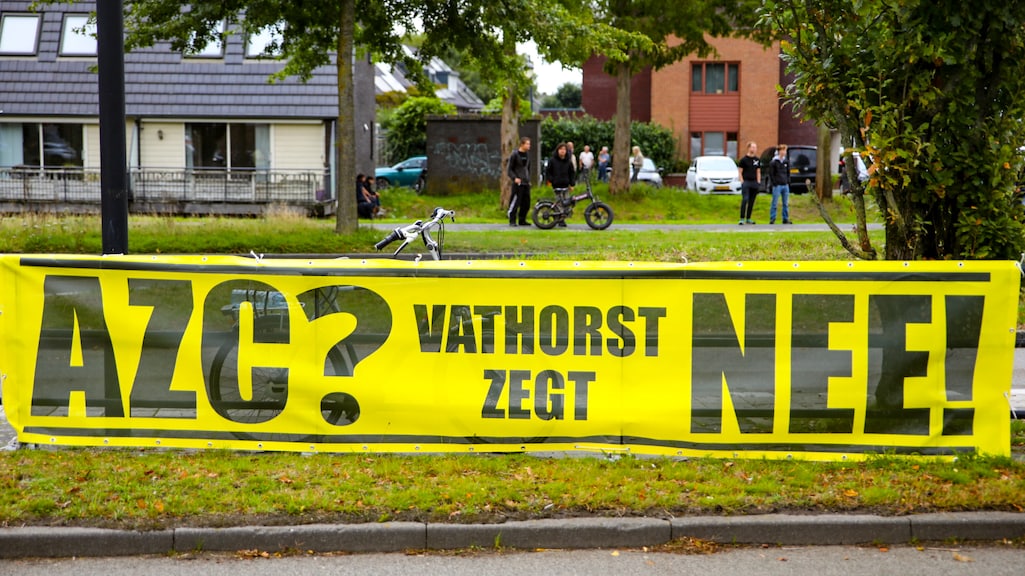 Plannen twee azc's Amersfoort ingetrokken, burgemeester werd bedreigd