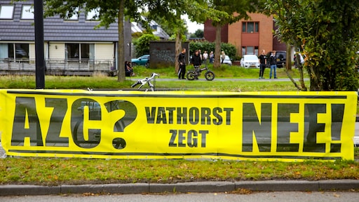 Plannen twee azc's Amersfoort ingetrokken, burgemeester werd bedreigd