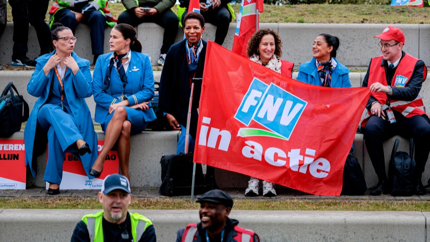 Grondpersoneel KLM staakt: 119 vluchten geannuleerd op woensdag