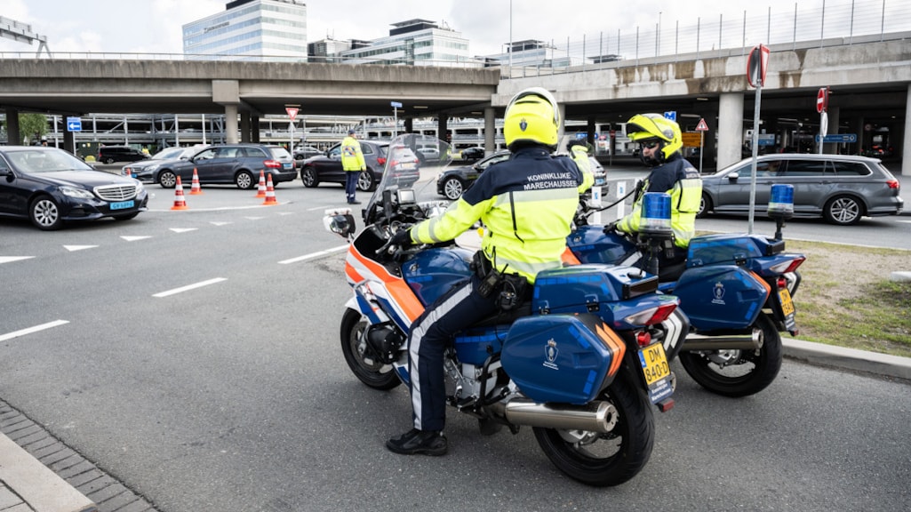Ook onze luchthavens kwetsbaar voor vijandige drones: 'Kunnen geen hek om Schiphol zetten'