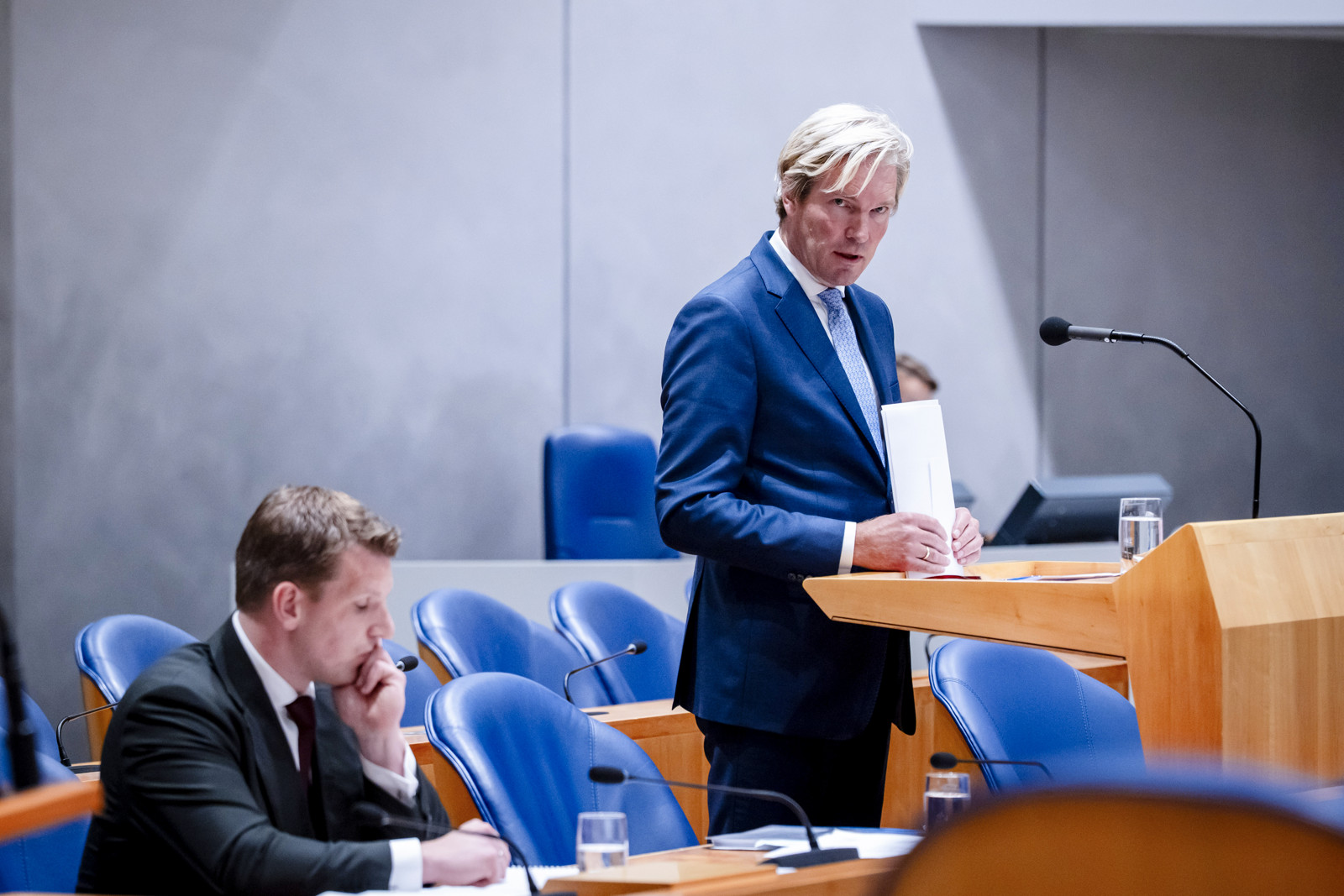 Justitieminister spreekt nu toch van 'extreemrechtse relschoppers'