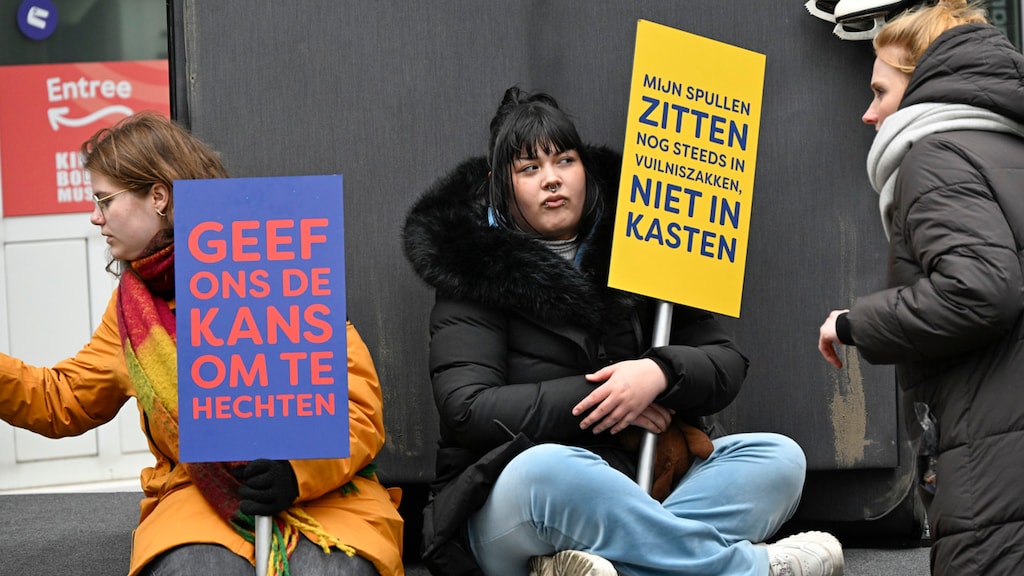 Kinderen vragen in Den Haag aandacht voor hun situatie tijdens de week van het vergeten kind.