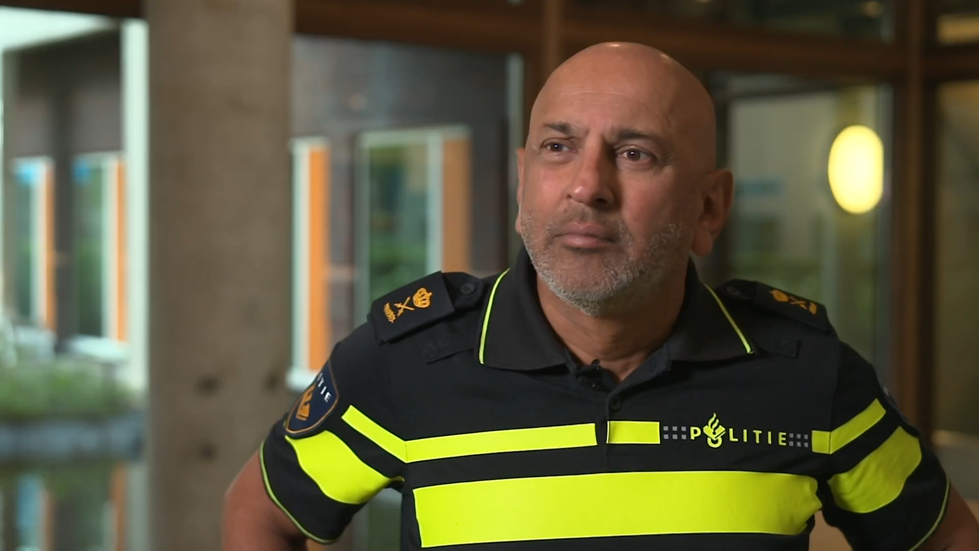 Politiechef Martin Sitalsing: "Familieleden, vrienden, buren en collega’s zien vaak als eersten dat er iets misgaat."