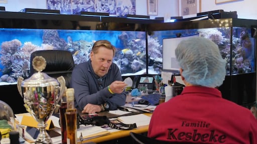 Oos Kesbeke woest op buurman in De Augurkenkoning: 'Hij kan het lazarus krijgen'