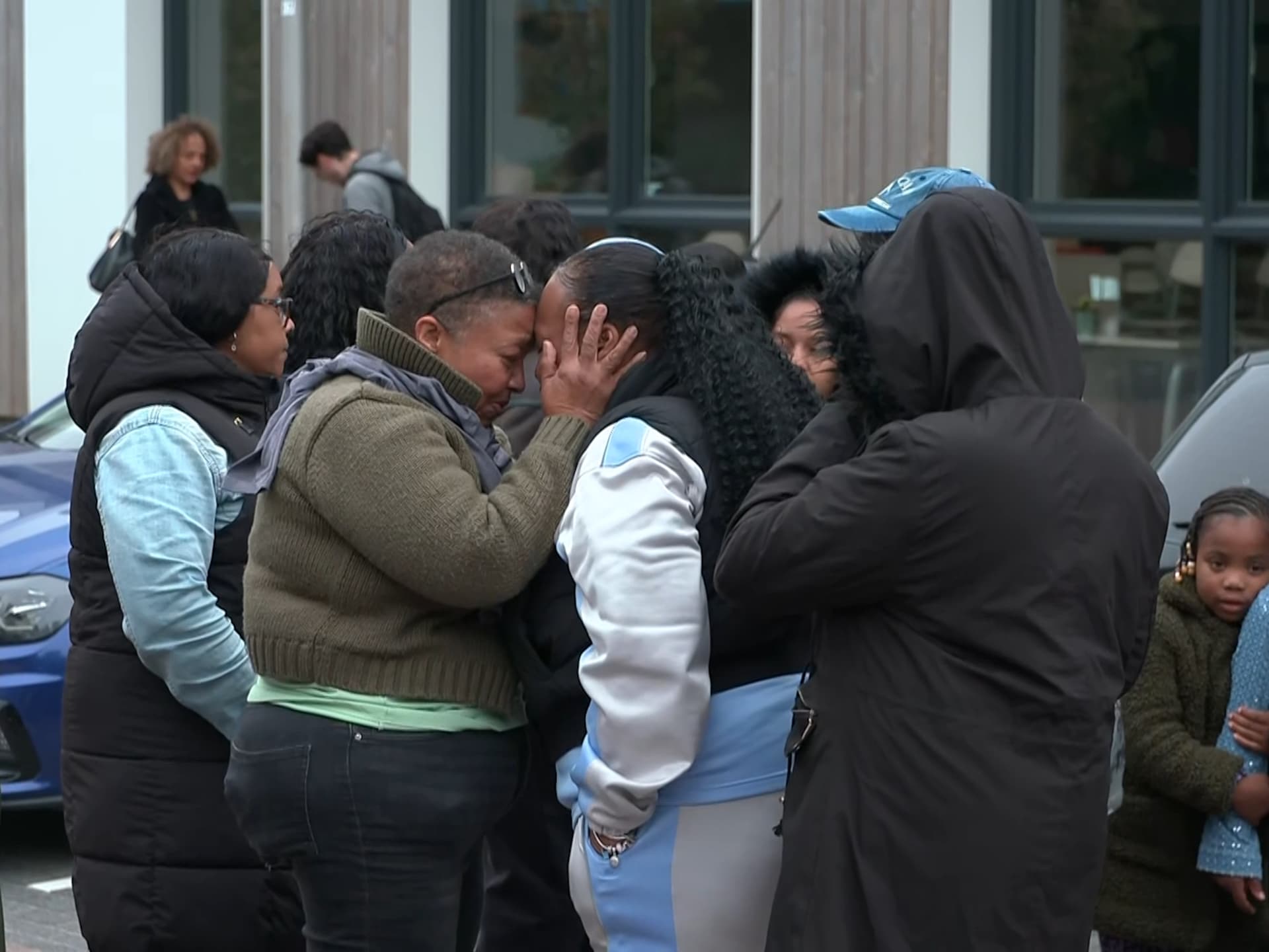 Mẹ nuôi của Jerryson bị bắn chết: "Chúng ta có thể tức giận với cảnh sát, nhưng chúng ta cần họ".