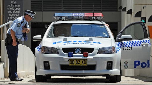 Voor moord veroordeelde Australiër verwondt zichzelf bij horen uitspraak rechter