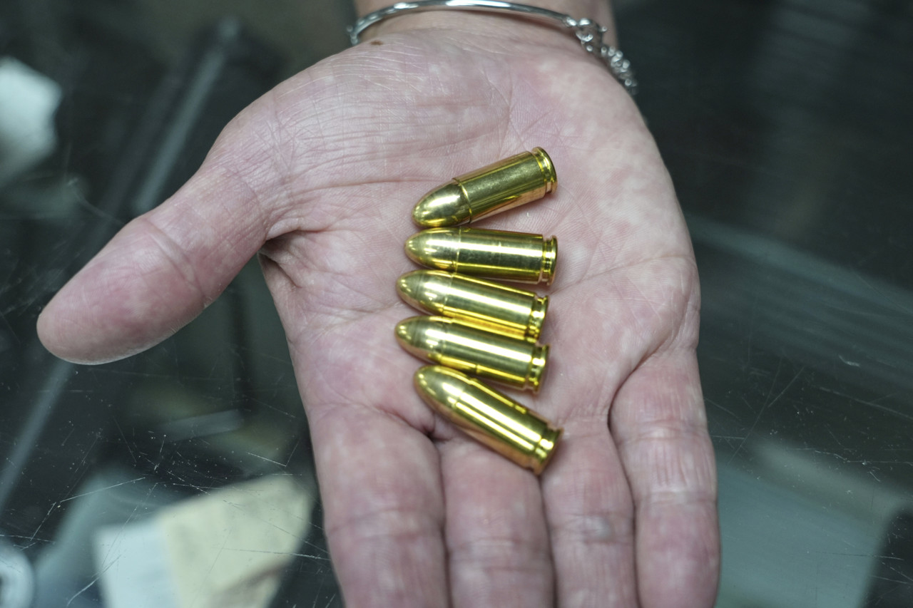 Van opruimen naar ontruimen: vrouw brengt munitie naar gemeentehuis