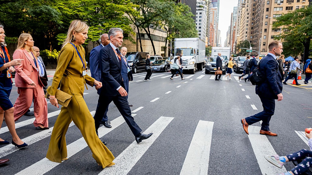Koningin Máxima en prinses Amalia aan de zijde van Dick Schoof