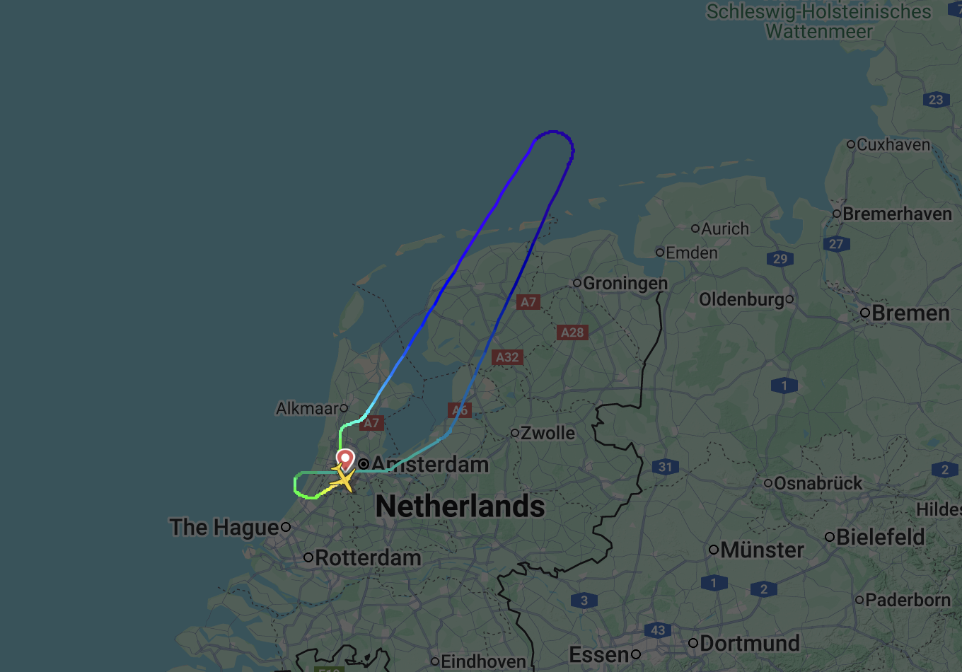 KLM-vlucht keert terug naar Amsterdam om mogelijke drone bij Deens vliegveld Aalborg