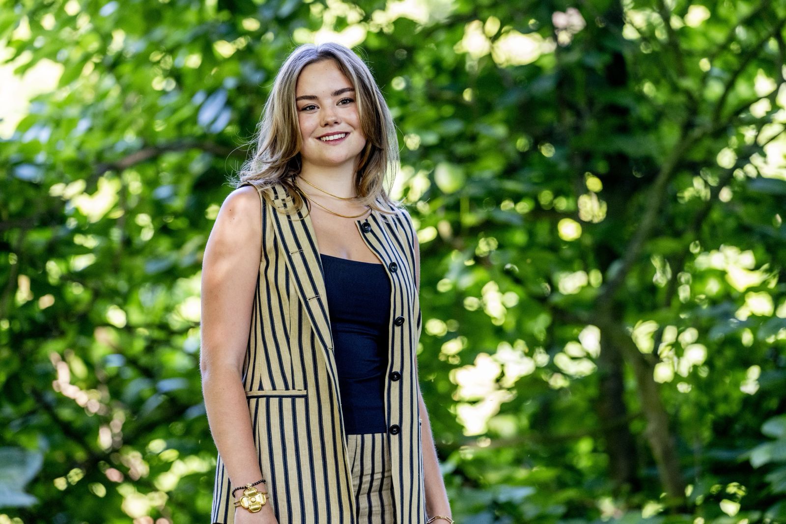 Prinses Ariane in hetzelfde pak tijden de fotosessie van zomer 2025