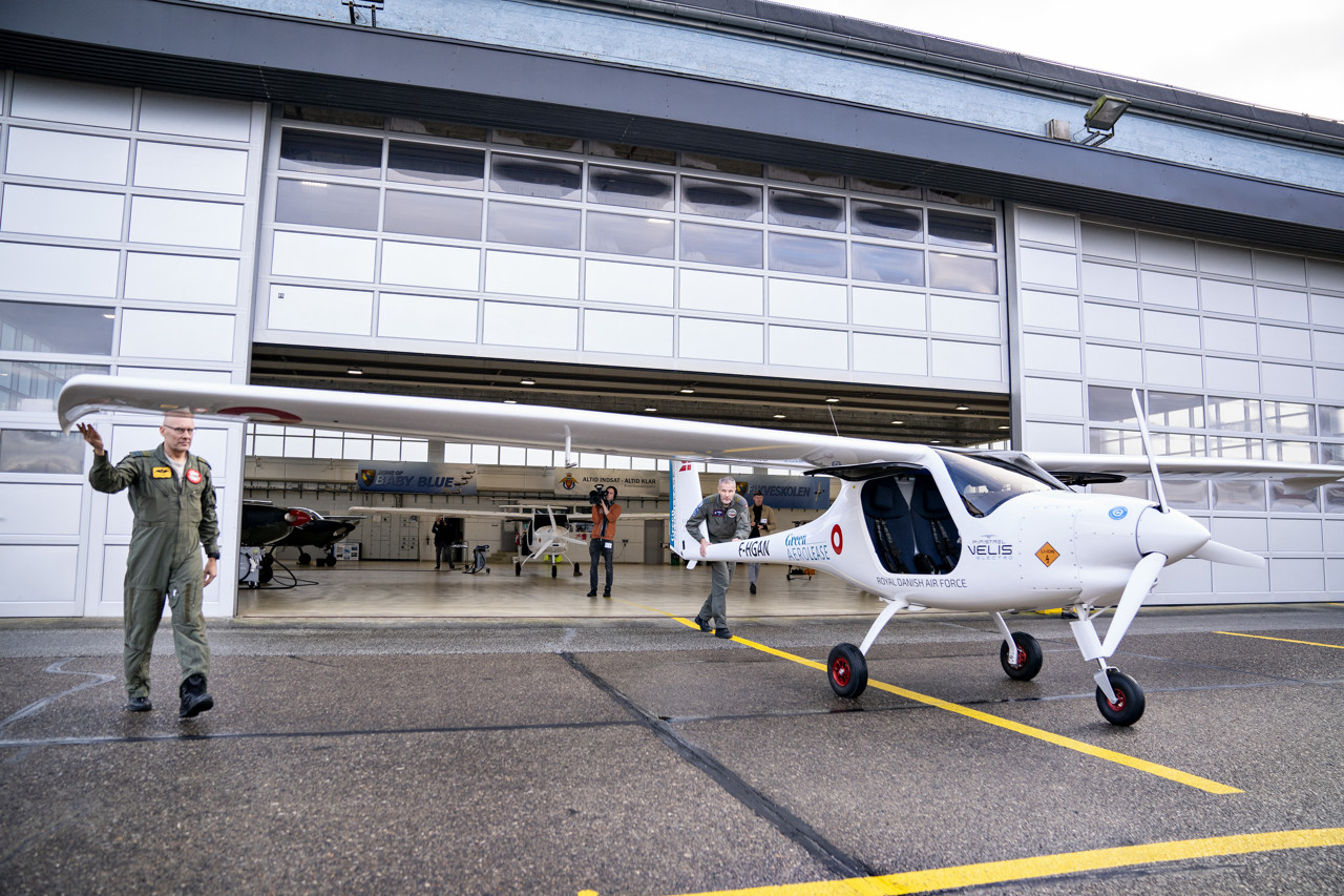 V danskem zračnem prostoru ponovno opazili drone, tokrat v bližini največjega letalskega oporišča