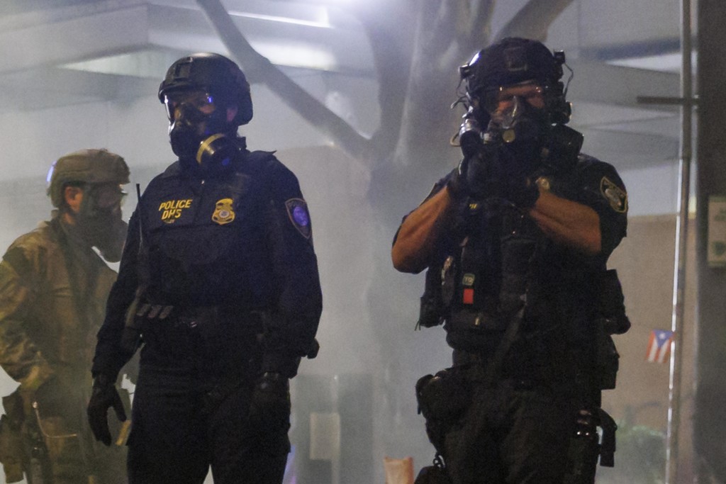 Trump beveelt inzet leger 'met volle kracht' tegen demonstranten Portland