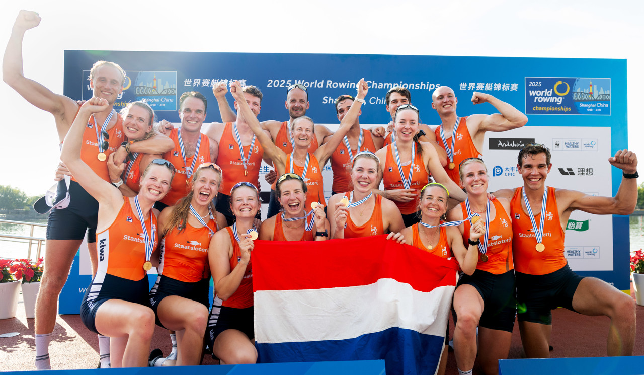 Uniek roeisucces: vrouwen- én mannenacht wereldkampioen in Shanghai 