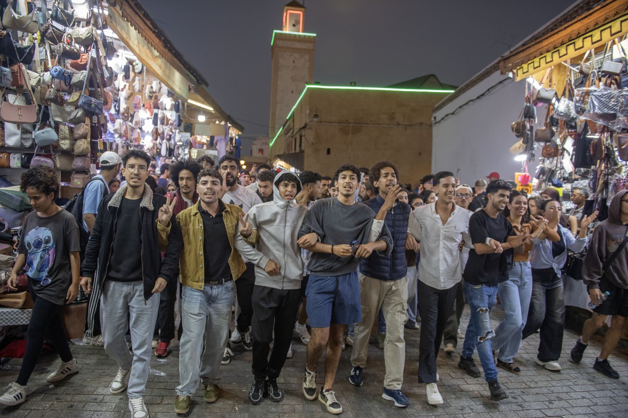 Jongeren demonstreren in Rabat.