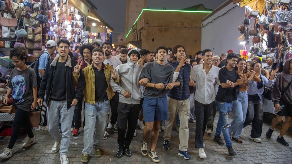 Jongeren demonstreren in Rabat.