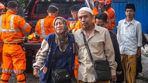 School in Indonesië stort in: zeker drie doden, nog tientallen onder het puin