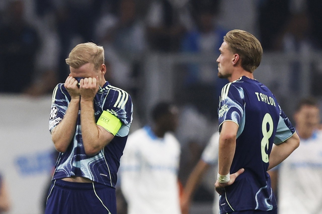 Ajax blameert zich op bezoek bij Olympique Marseille en lijdt kansloze nederlaag