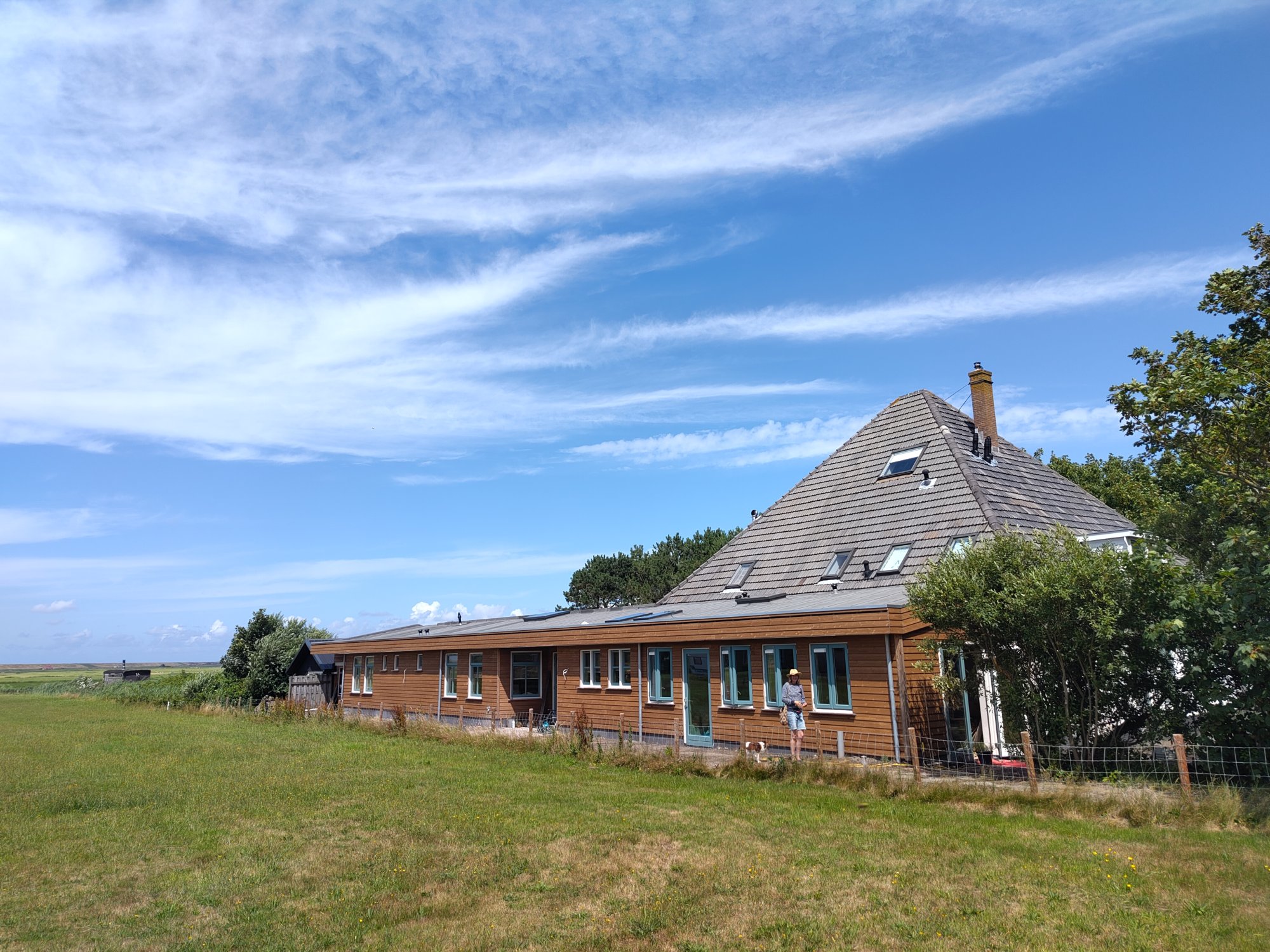 De boerderij waar Daan en zijn gezin met meerdere vrienden wonen.