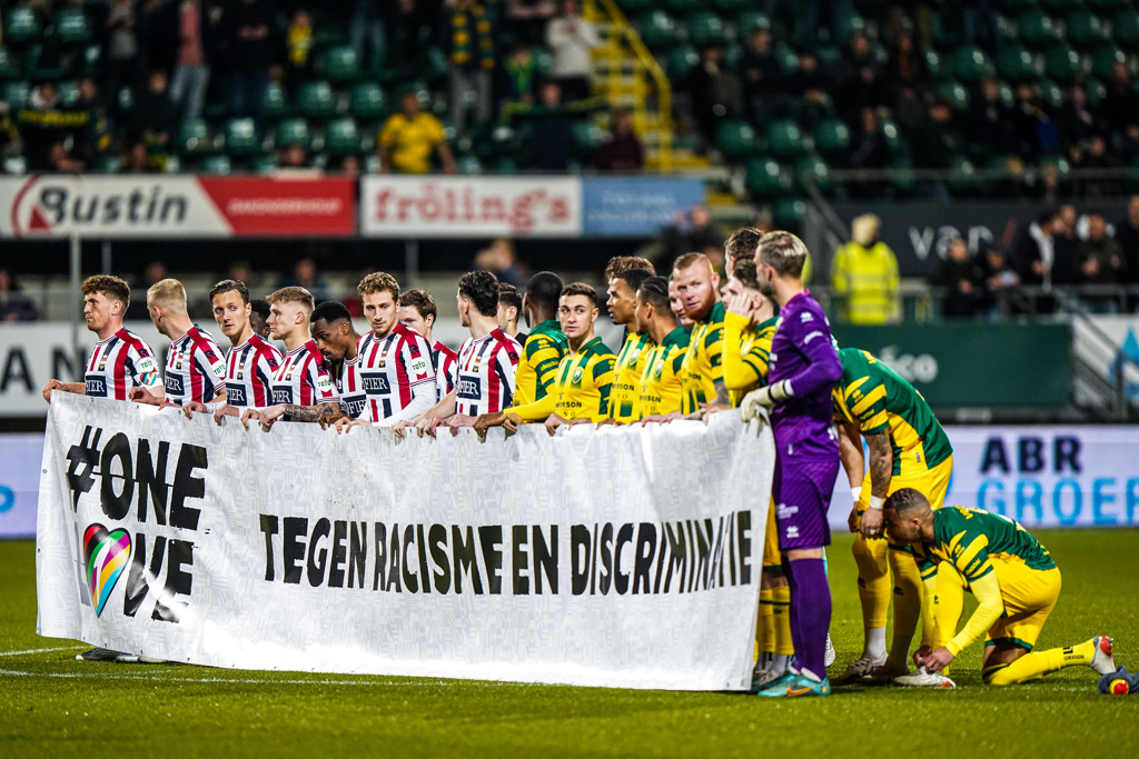 KNVB breidt campagne tegen racisme uit: ook beledigingen online onderzocht