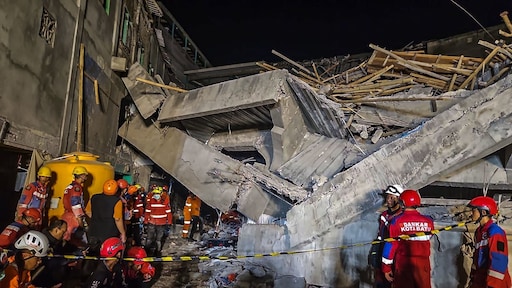 Na dag zoeken mogelijk nog 91 kinderen onder puin ingestorte school Indonesië