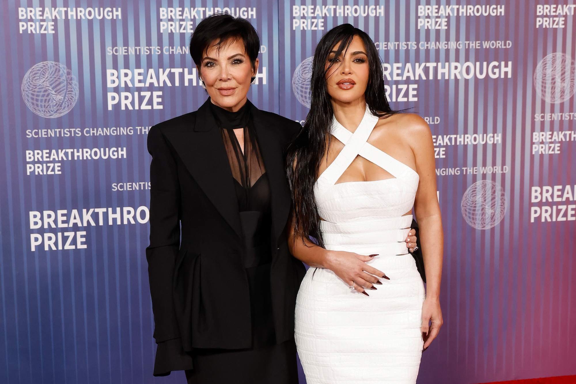 Kim Kardashian en Kris Jenner aangeklaagd vanwege sekstape