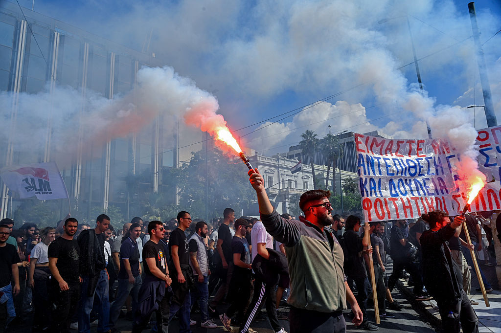 13-urige werkdag: de Griekse premier wil het, maar Grieken protesteren