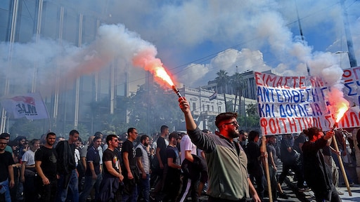13-urige werkdag: de Griekse premier wil het, maar Grieken protesteren
