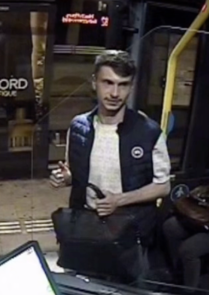 Man volgt vrouw uit bus en probeert haar te verkrachten, politie deelt foto