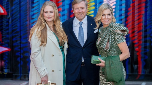 Feestelijke afsluiting voor 750 jaar Amsterdam met koningspaar en prinses Amalia