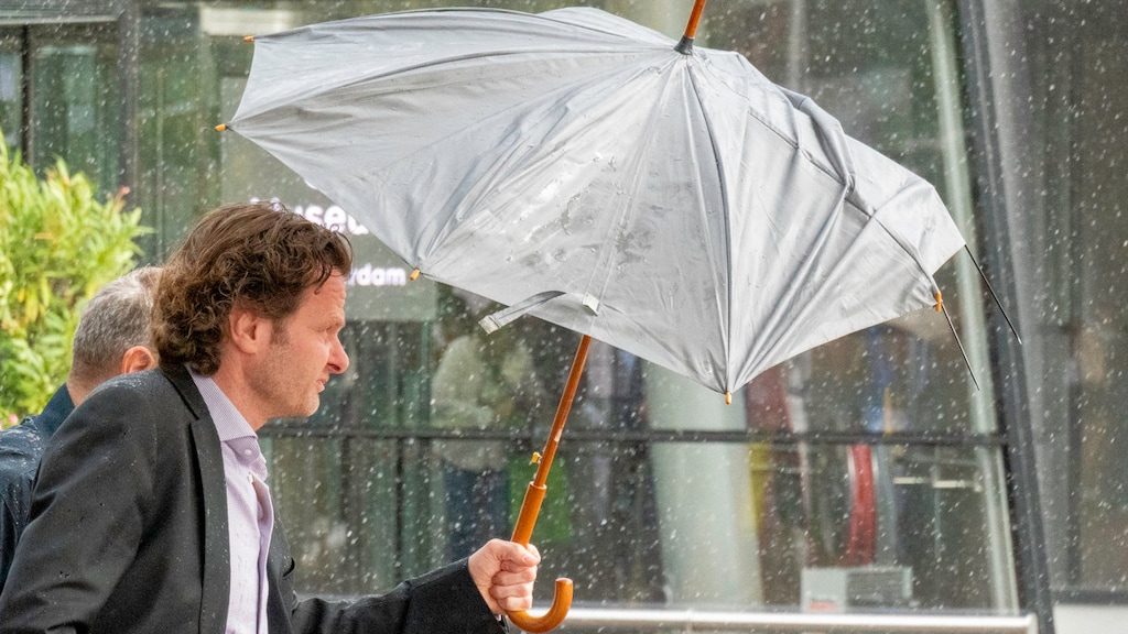 Code geel, 70 geschrapte vluchten en geen vuurwerk door storm Amy