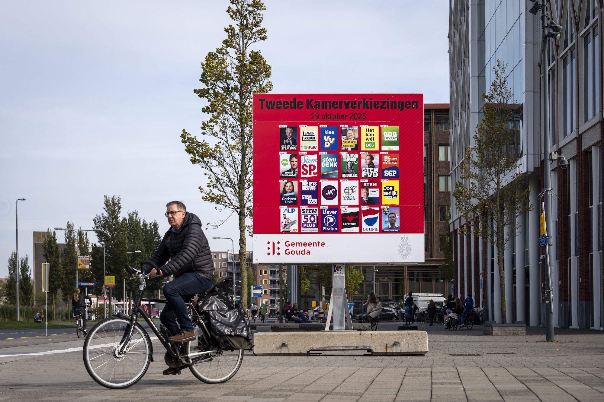 Nu het nog kan: partijen spenderen tonnen extra op sociale media