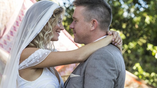 Johnny de Mol en Anouk de Mol-van Schie vieren 7-jarig huwelijk: 'Still going strong'