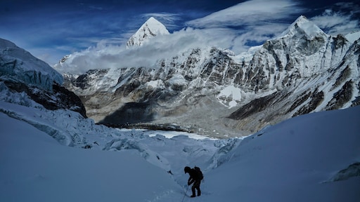 Duizend bergbeklimmers zitten vast op Mount Everest door sneeuwstorm