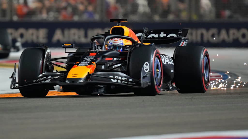 Verstappen tweede in Singapore, loopt 6 punten in op Piastri