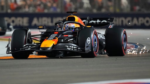 Verstappen tweede in Singapore, loopt 6 punten in op Piastri