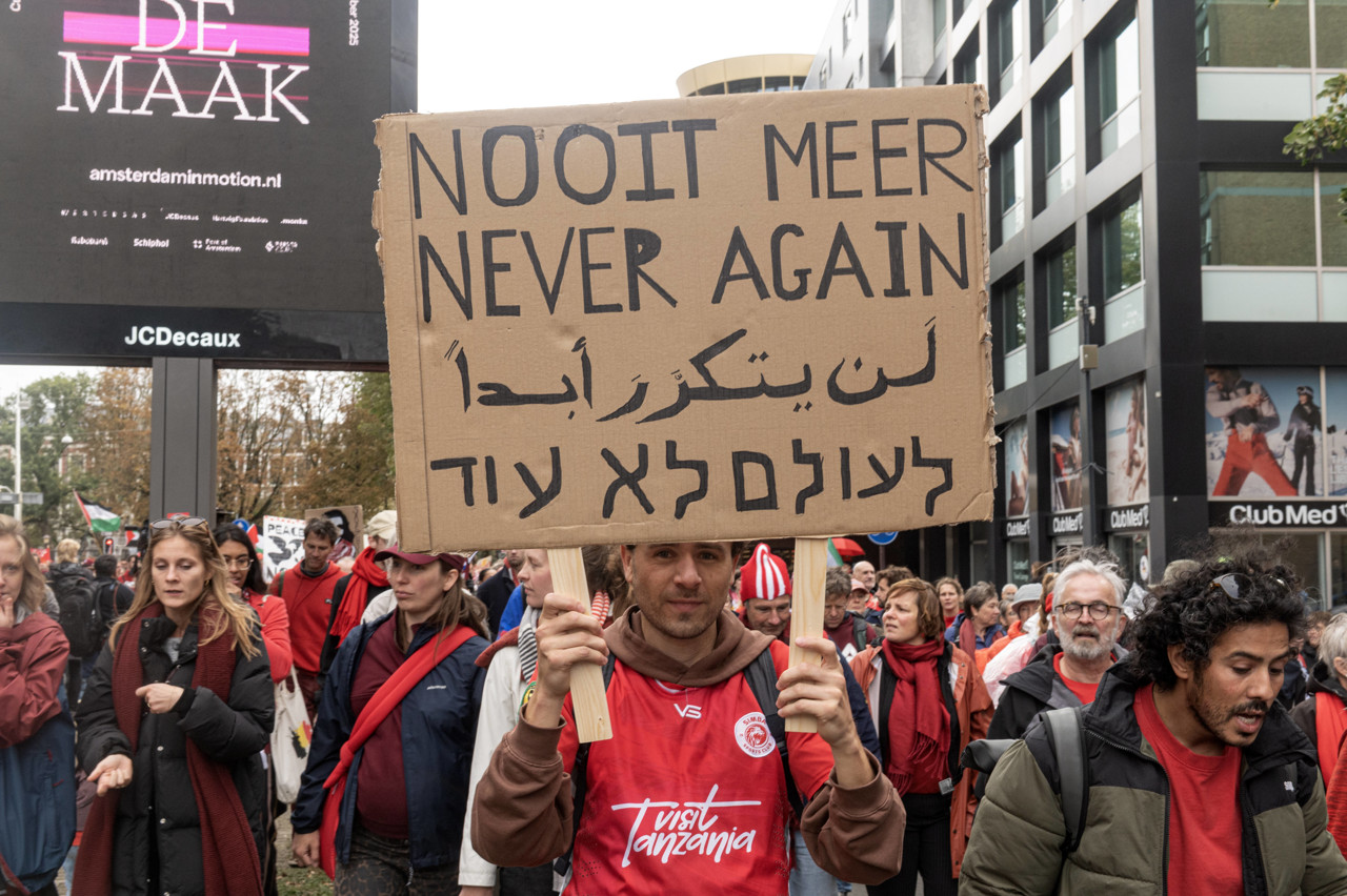 Kwart miljoen mensen naar Rode Lijn-demonstratie, drie aanhoudingen