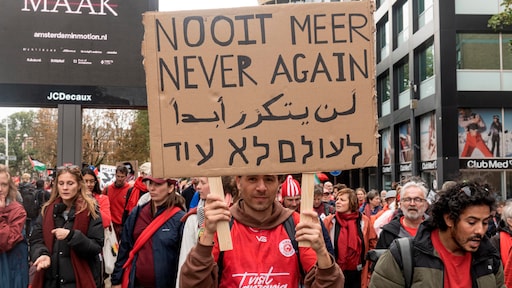 Kwart miljoen mensen naar Rode Lijn-demonstratie, drie aanhoudingen