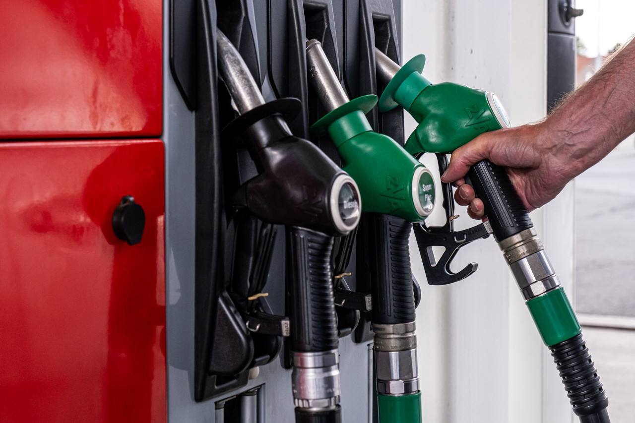 Lagere prijs aan de pomp? Grote olielanden voeren productie verder op