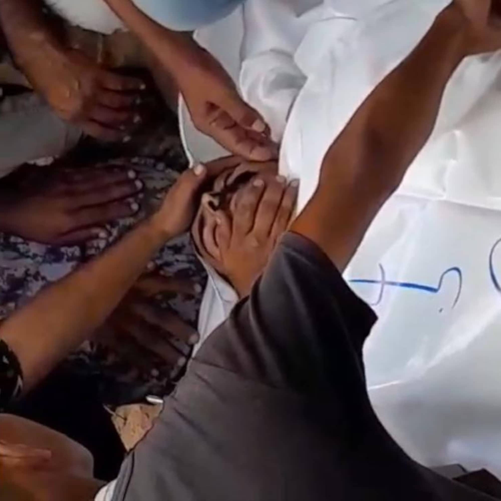 Người cha thiệt mạng vì bom, những đứa trẻ bị bỏ lại một mình ở Gaza: 'Một cơn ác mộng', người mẹ ở Hà Lan nói