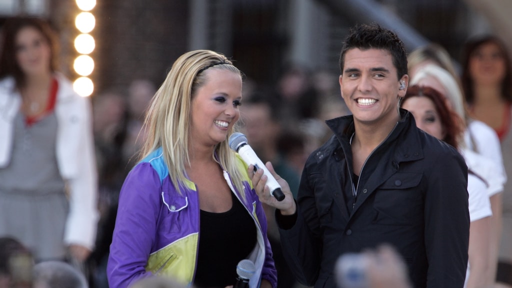 Jan Smit tijdens een interview met zus Monique in het tv programma: Tros Muziekfeest op het Plein te Groningen