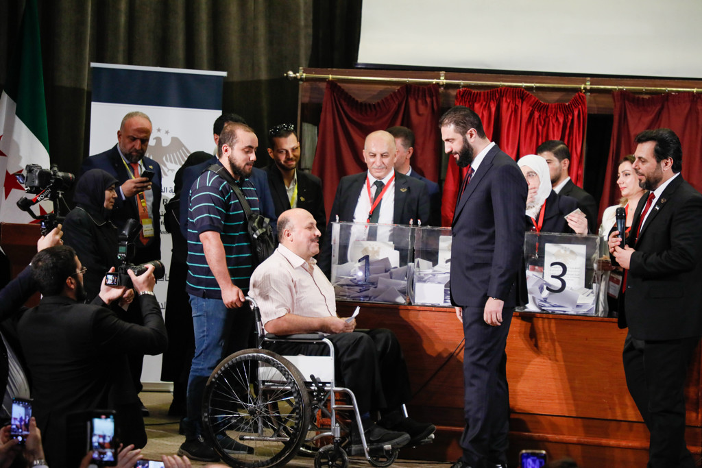 Syrië stemt voor nieuw parlement, maar weinig vrouwen en minderheidsgroepen krijgen zetel: 'Niet in verhouding'