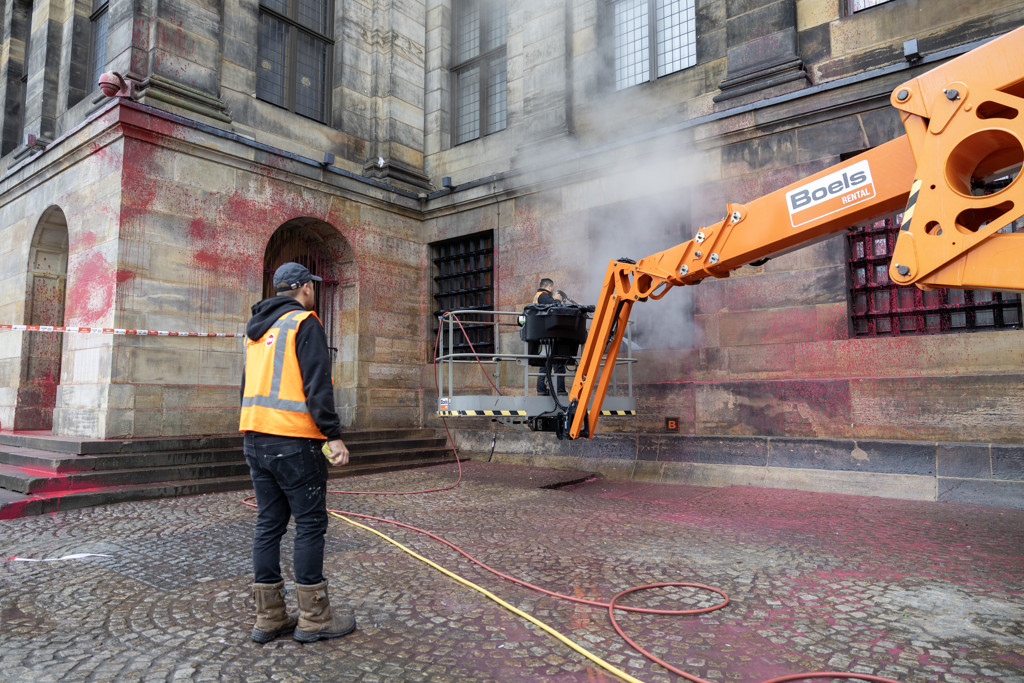 Pro-Palestijnse beweging bekladt Paleis op de Dam met anti-Israël-leuzen