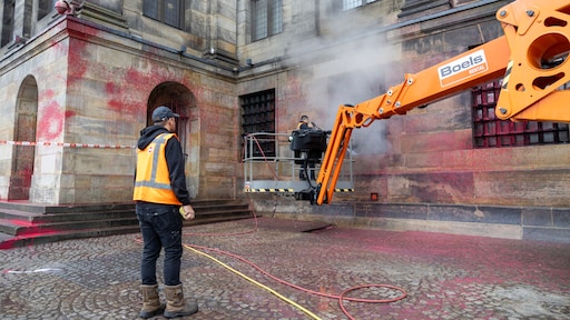 Pro-Palestijnse beweging bekladt Paleis op de Dam met anti-Israël-leuzen