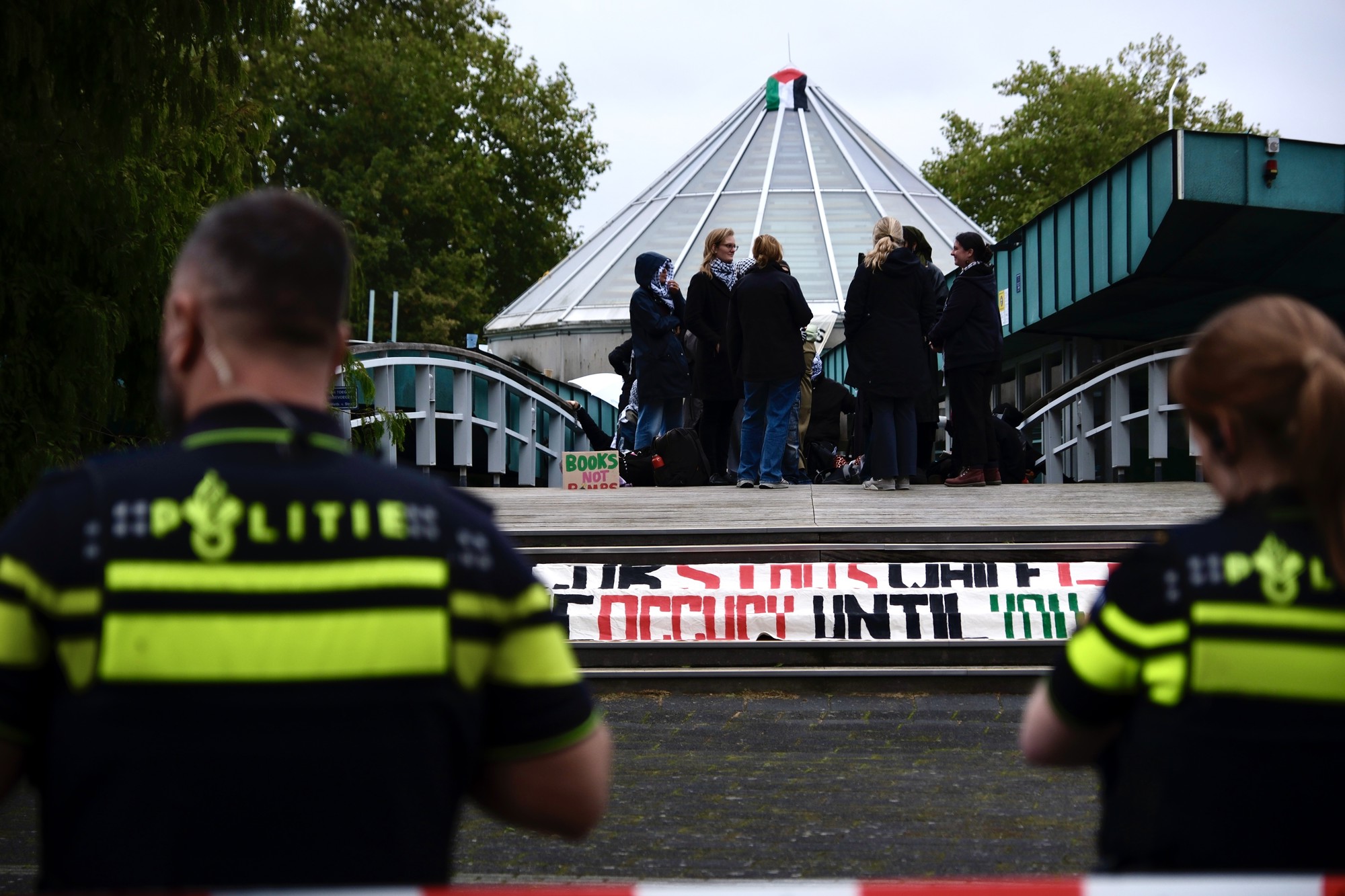 Politie begint ontruiming pro-Palestijns protest Radboud Universiteit