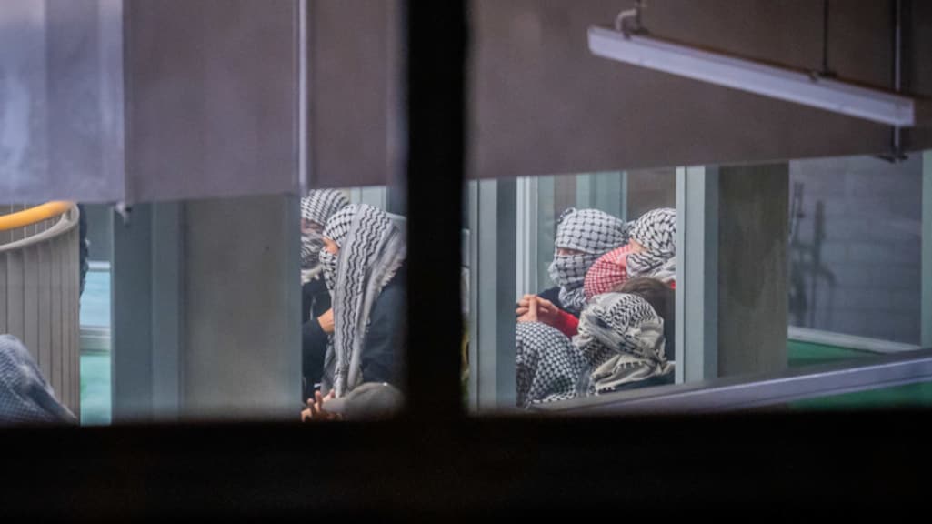 Pro-Palestijns protest Radboud Universiteit duurt voort, ontruiming te gevaarlijk